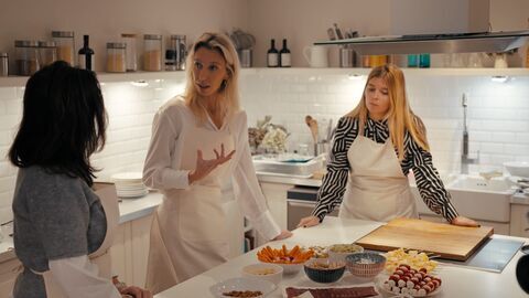 Vignette du programme télé Grignote-moi si tu peux, les dessous de l'apéritif