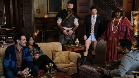 Vignette du programme télé Ghosts : Fantômes à la maison