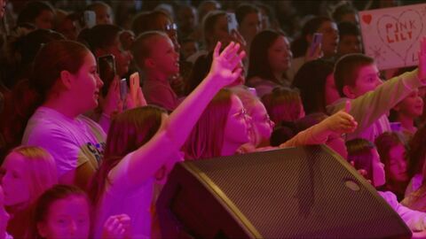 Vignette du programme télé Enfants influenceurs : une vie sur les réseaux