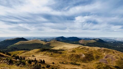 Vignette du programme télé Volcans d'Auvergne : vont-ils se réveiller ?