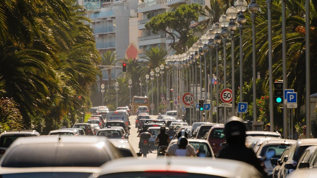Vignette du programme télé Embouteillages, parkings : dans l'enfer de la route