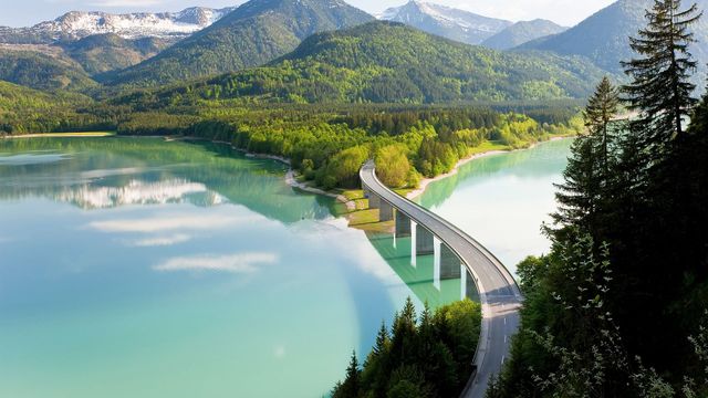 Vignette du programme télé Sur le chemin des Alpes bavaroises : Une féerie de lacs et de châteaux