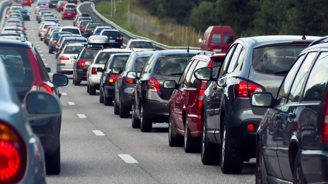 Vignette du programme télé Embouteillages, parkings : dans l'enfer de la route - Saison 1