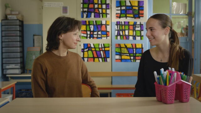 Vignette du programme télé Darons, daronnes, dans le labyrinthe scolaire