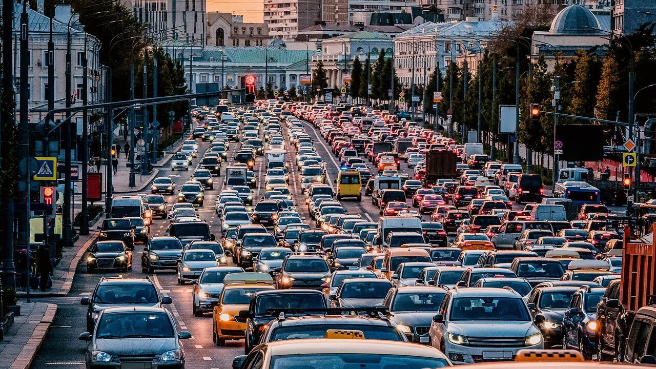 Vignette du programme télé Embouteillages, parkings : dans l'enfer de la route