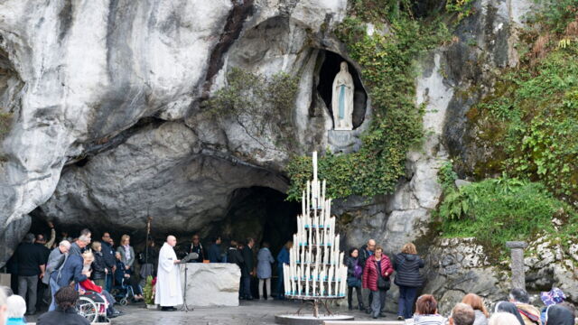 Vignette du programme télé Lourdes : capitale des miracles