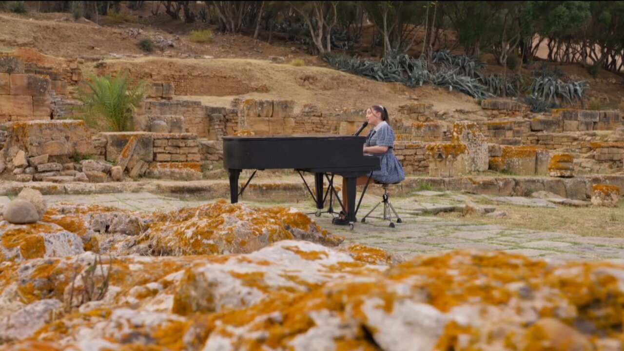 Vignette du programme télé Voyage voyage, les stars chantent au Maroc