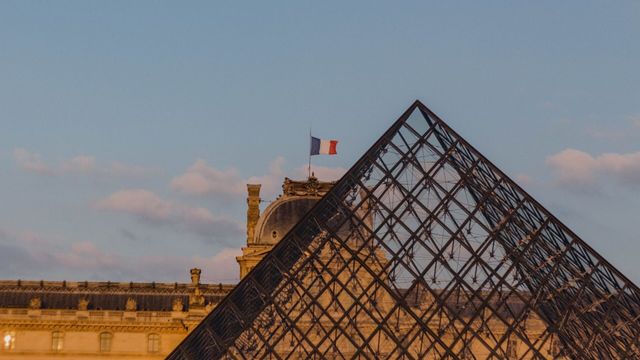 Vignette du programme télé Casse du Louvre : les secrets d'un incroyable braquage