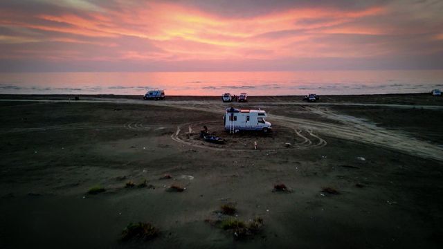 Vignette du programme télé La folie du camping-car : des vacances pas comme les autres - Saison 1