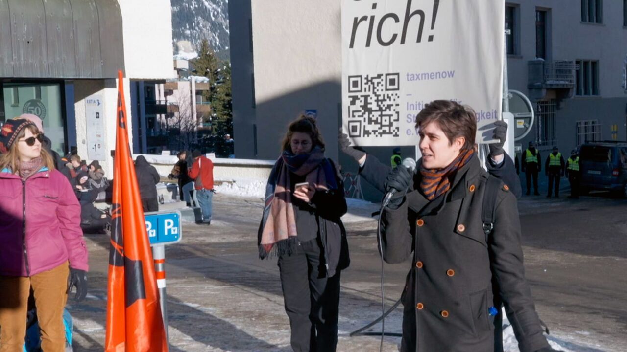 Vignette du programme télé Ultra-riches - Taxe-moi (si tu peux !)