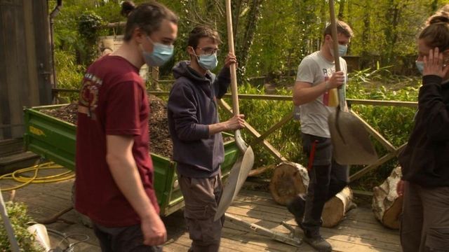 Vignette du programme télé Une saison au zoo - Saison 13