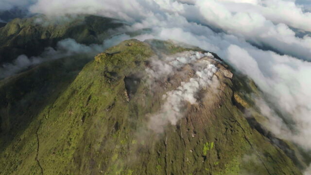 Vignette du programme télé Volcan de la Soufrière : éruption imminente ?