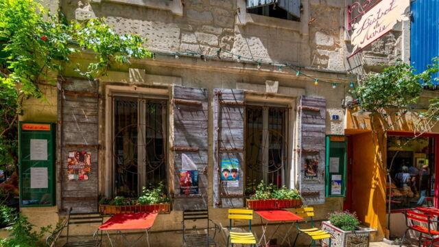 Vignette du programme télé Sauver les cafés de village