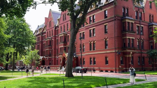 Vignette du programme télé La bataille de Harvard