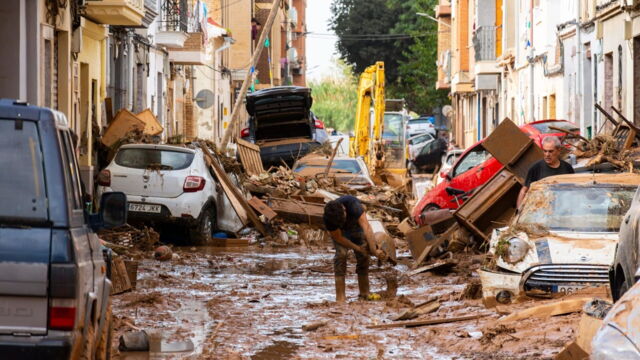 Vignette du programme télé A Valence, sauver les photos de l'inondation