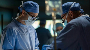 Vignette du programme télé Dr Death (Un bilan satisfaisant) S1 (3/8)