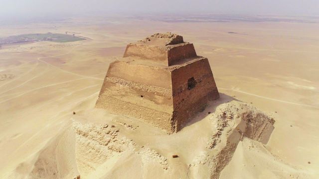 Vignette du programme télé Pyramides : les mystères révélés - Saison 1