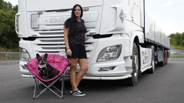 Vignette du programme télé Camions XXL : les reines du volant - Saison 4