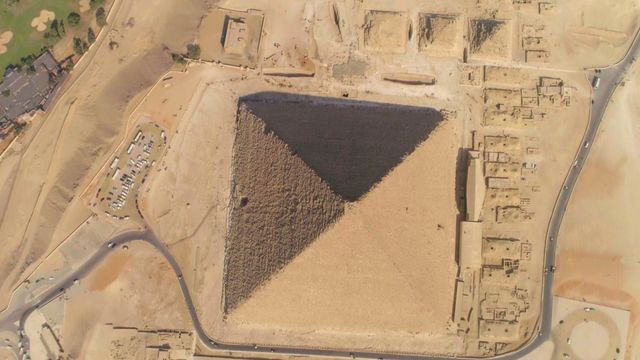 Vignette du programme télé Pyramides : les mystères révélés - Saison 1